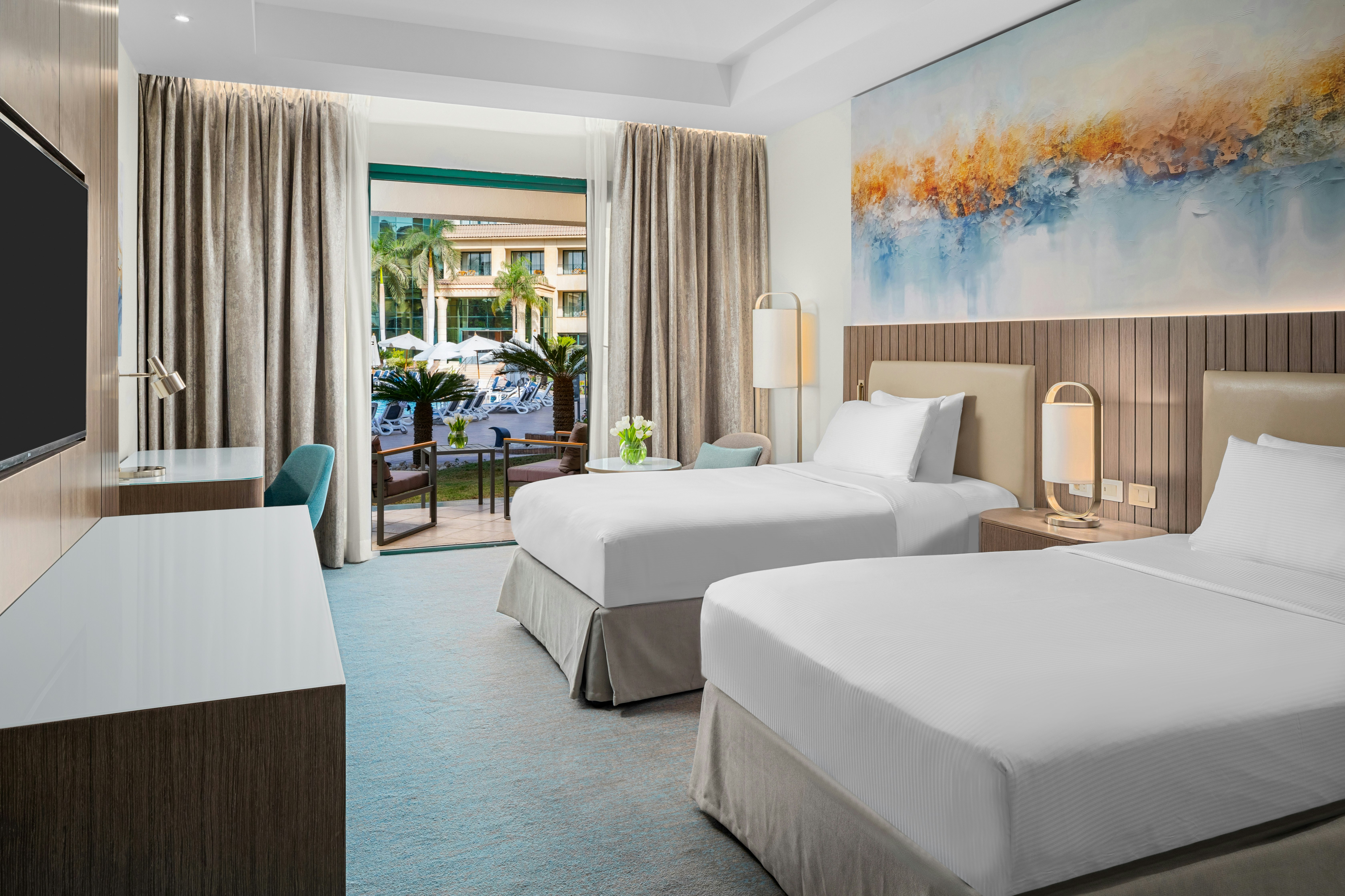 Room, Twin Beds, Pool Floor، Hilton Pyramids Golf Resort 5/7