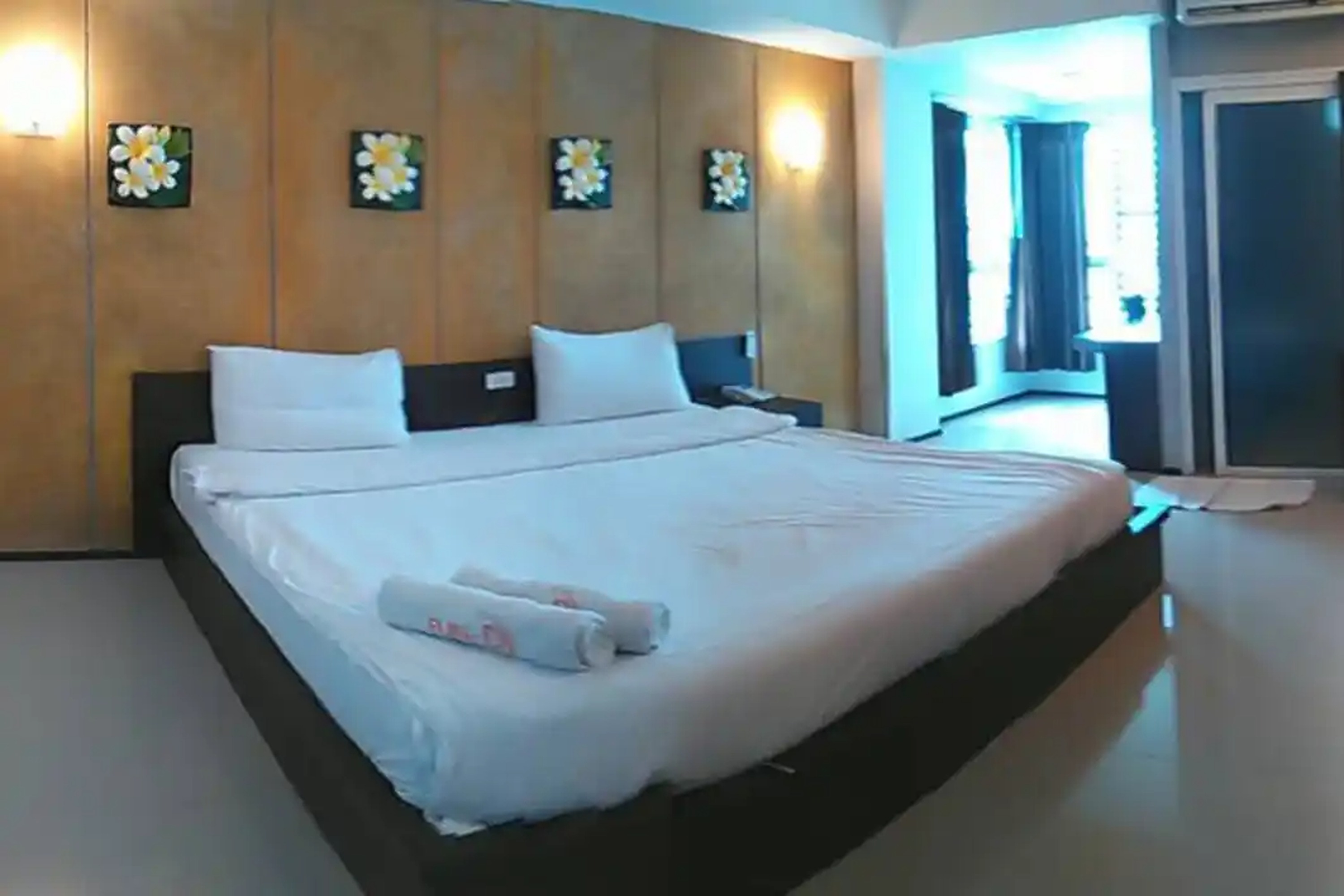 Deluxe, Double Bed