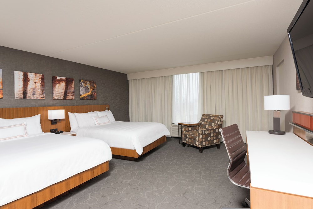 Family Suite, Multiple Beds, Pool View