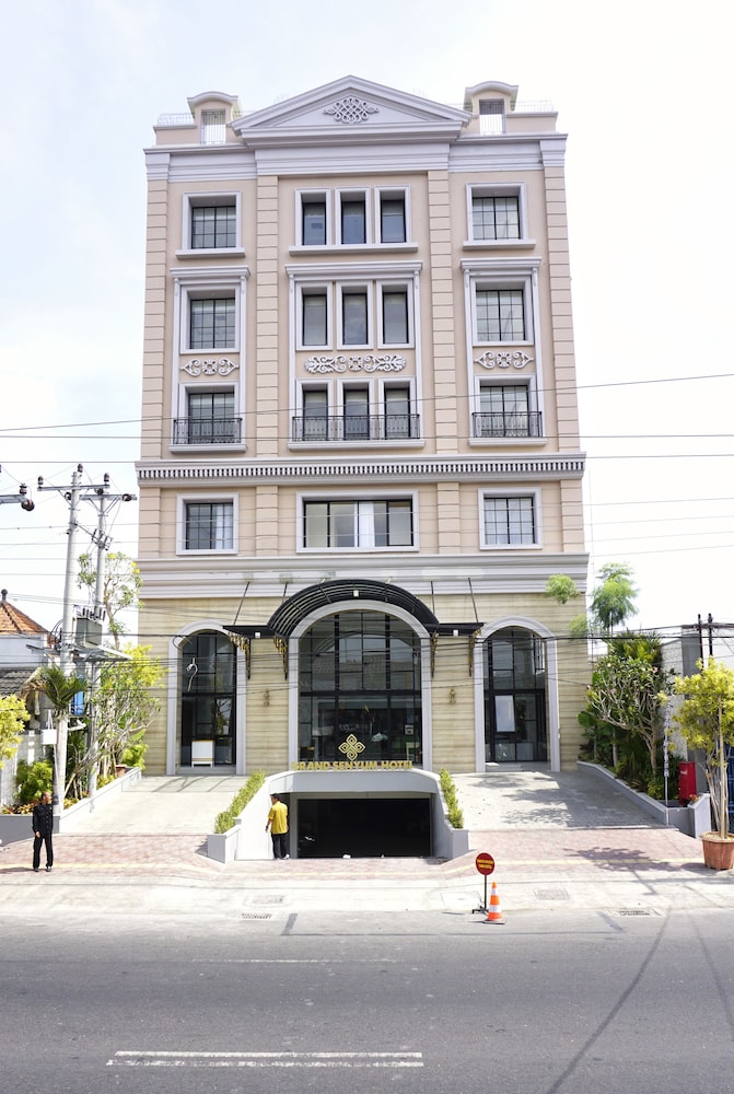 Grand Senyum Hotel 2/33