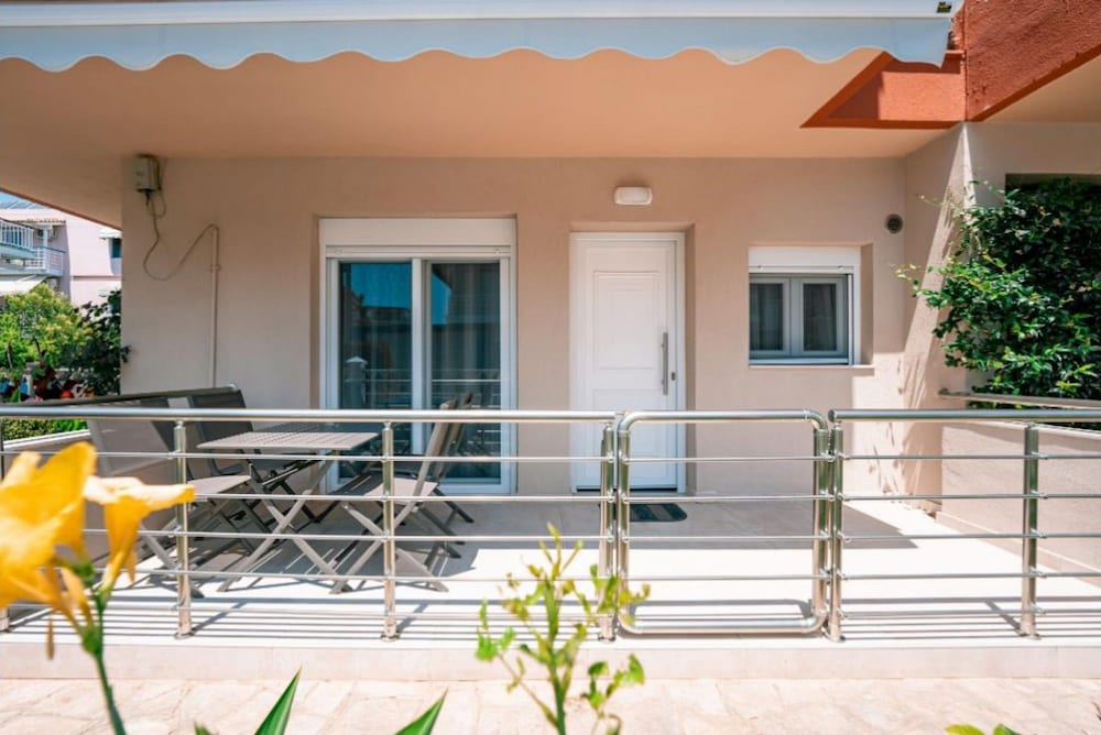 Milonas House Apartments 9/50