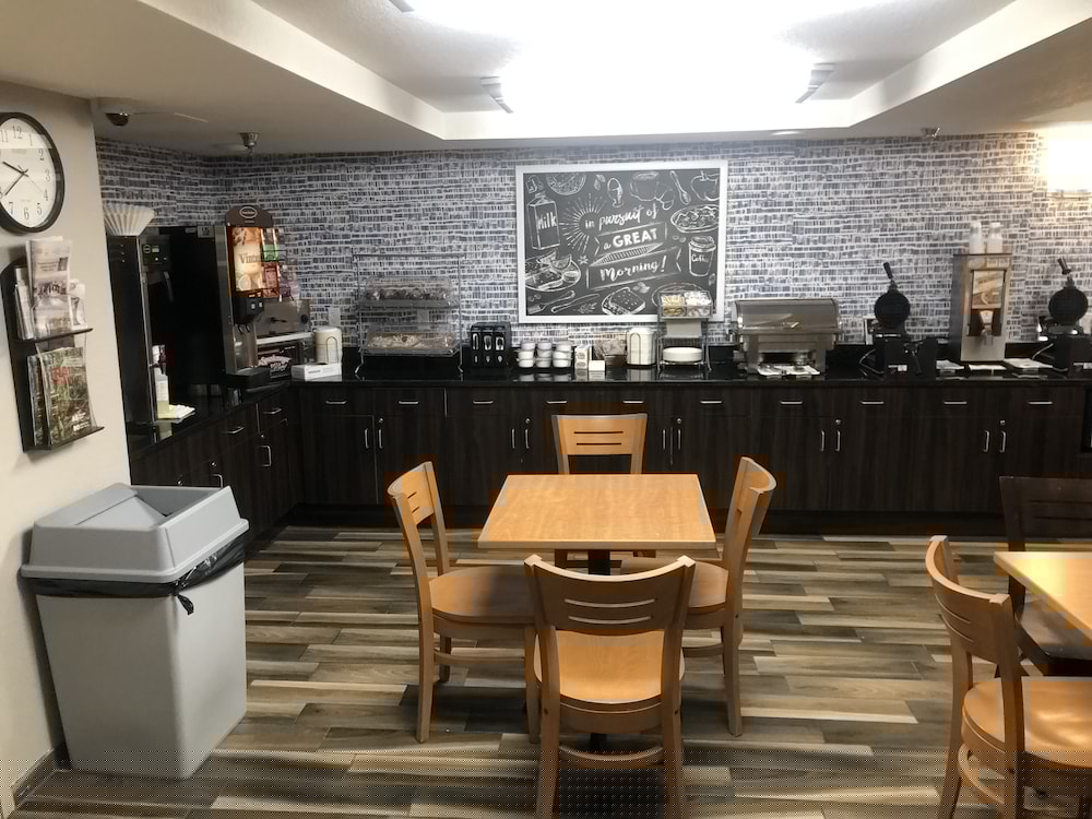 AmericInn by Wyndham Crookston U of M Crookston 22/32
