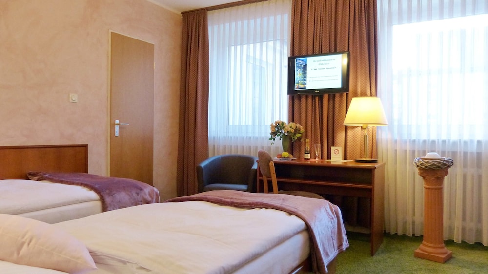 2 BEDROOMS, JUNIOR SUITE