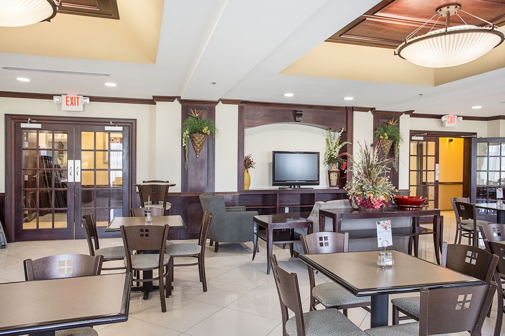 Holiday Inn Express Hotel Suites Byram 55/70