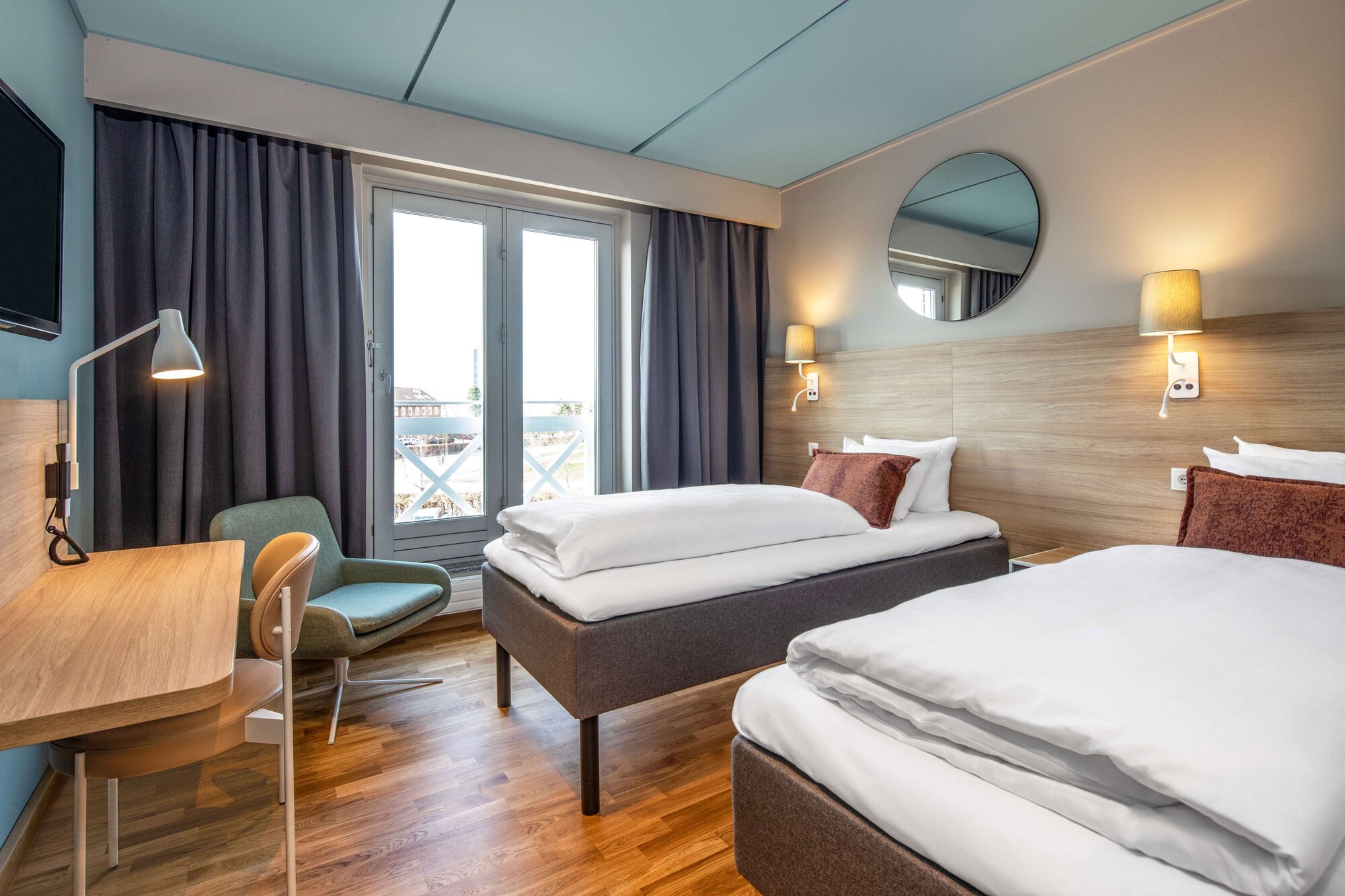 ROOM, TWIN BEDS