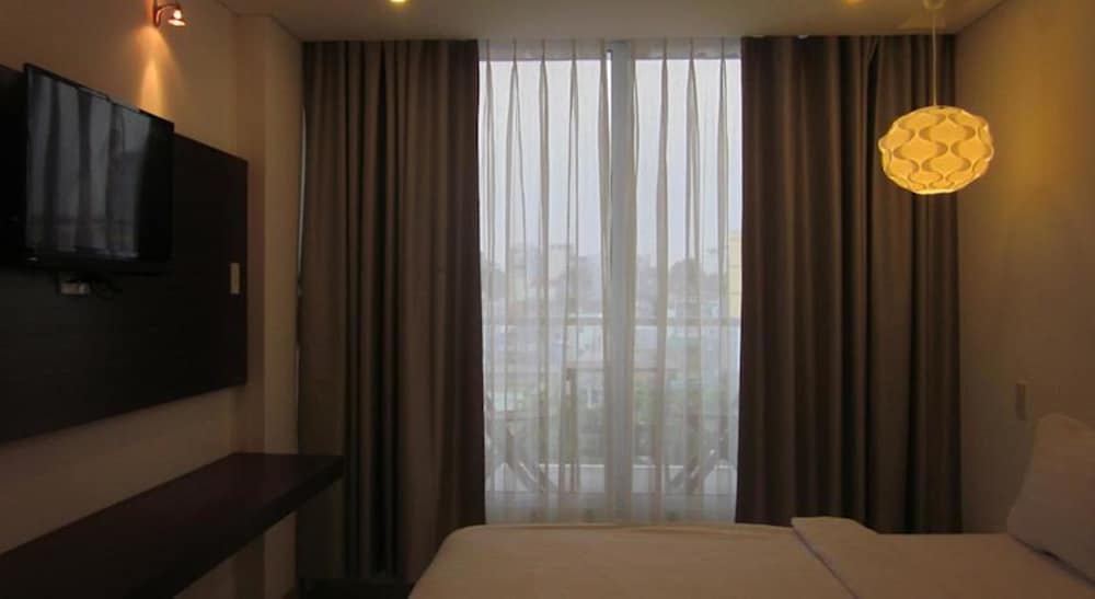 Yellow House Saigon Hotel 18/36