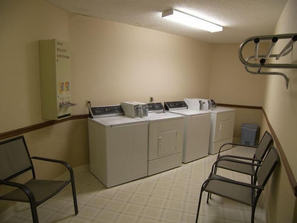 AmericInn by Wyndham Saint Ignace 45/56