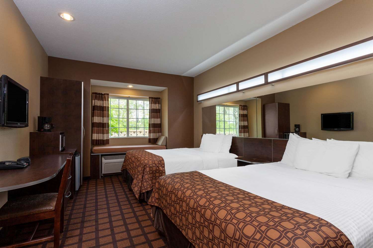 MICROTEL INN & SUITES BY WYNDHAM COLUMBIA/AT FORT JACKSON 11/34