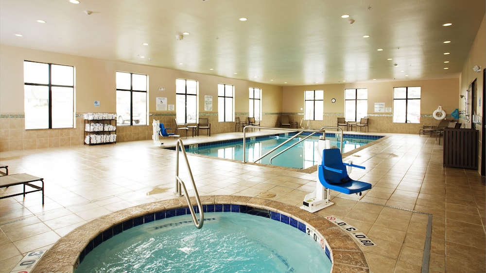 Holiday Inn Express Suites Pocatello 5/97