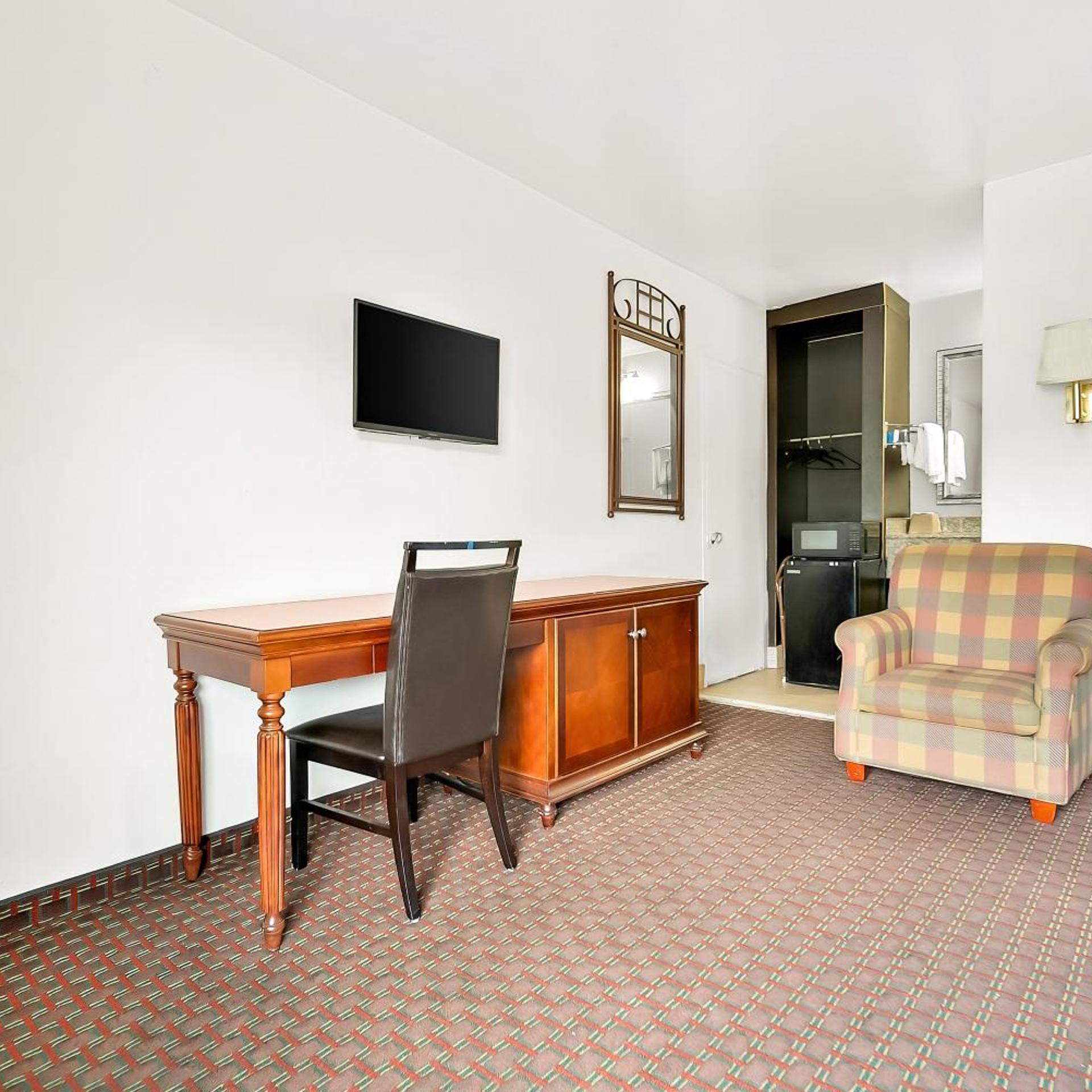 Capitol Inn and Suites 21/32