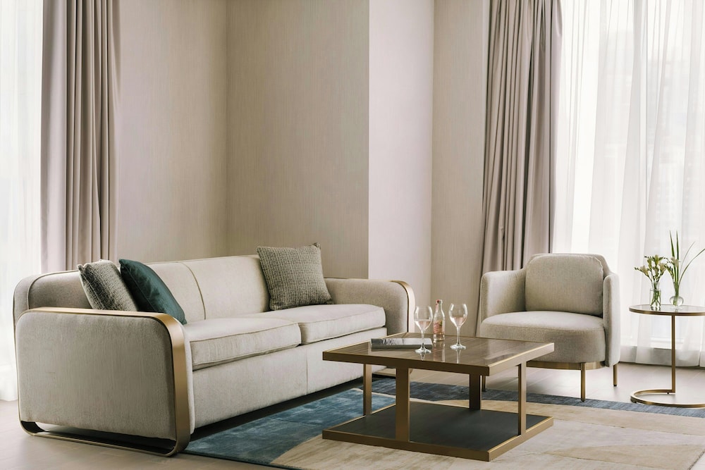 Aura Suites Downtown 25/48