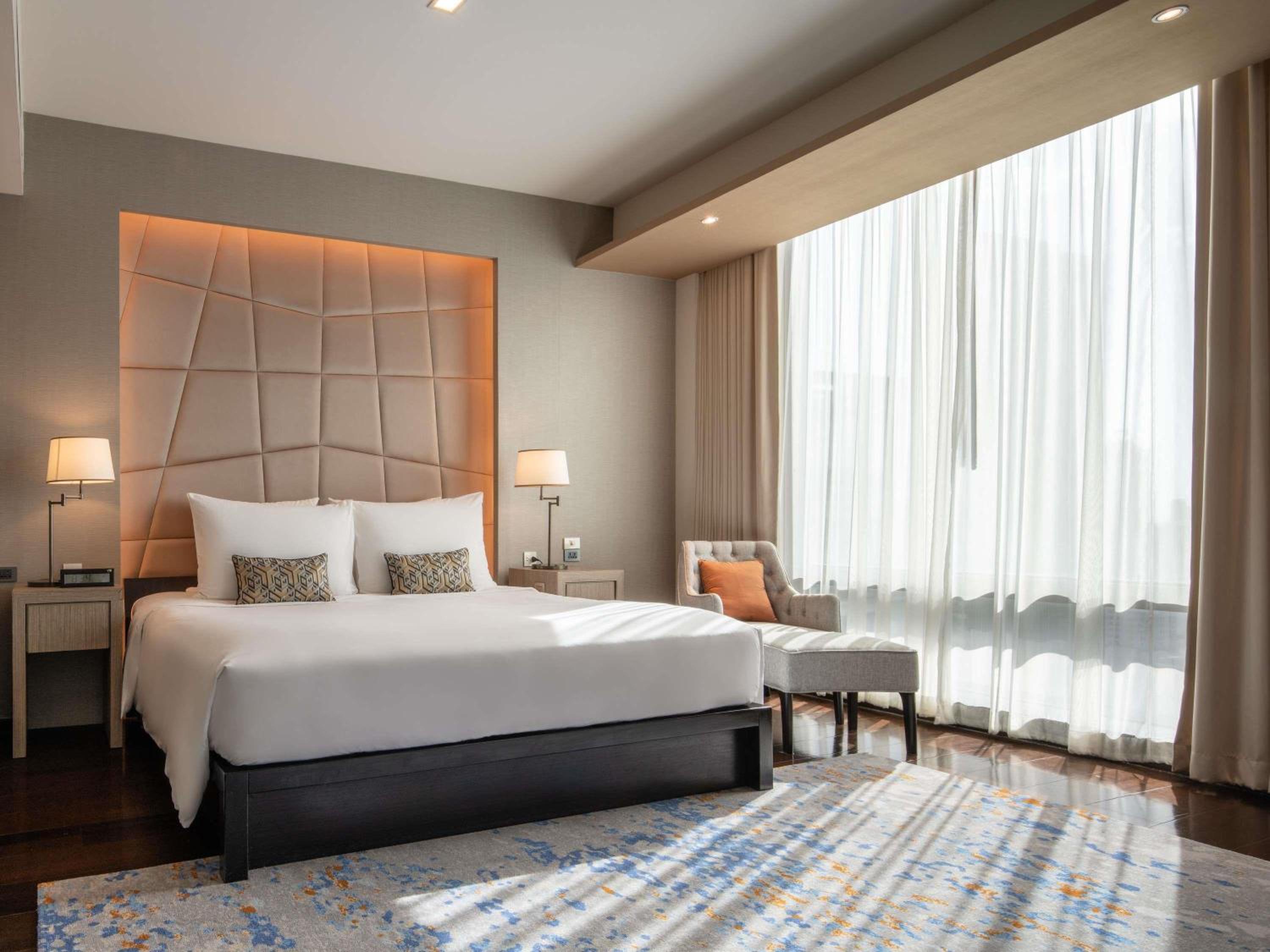 Family Suite, King Bed, Sofa