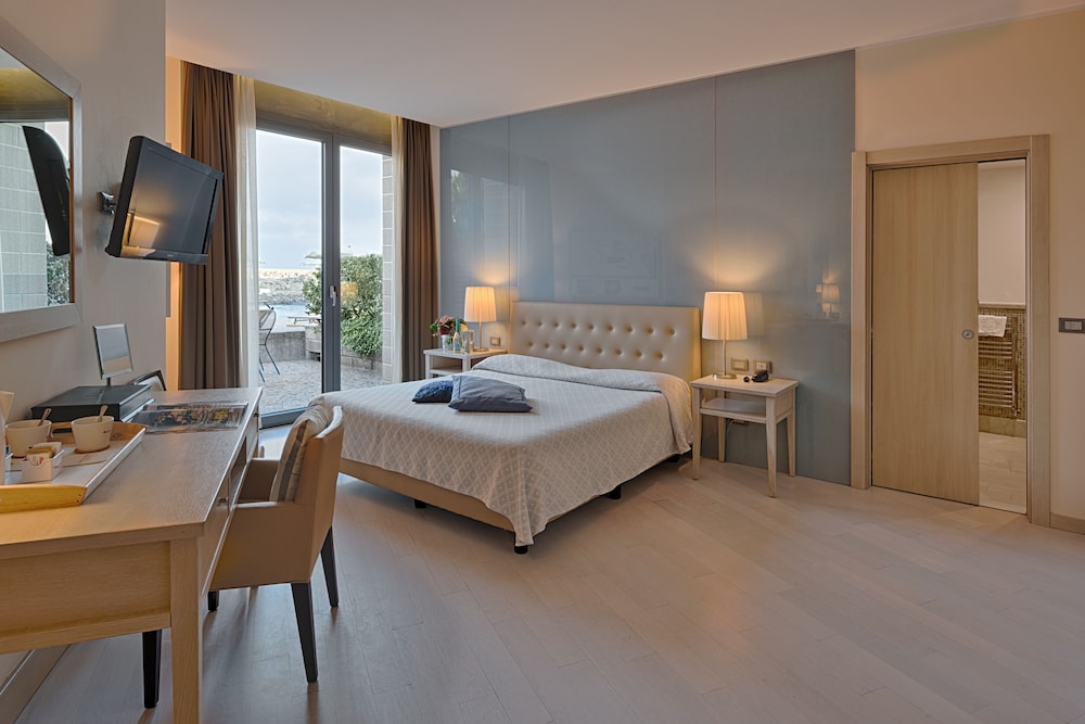 Garden, Deluxe, Double Bed, Sea View, Private Garden
