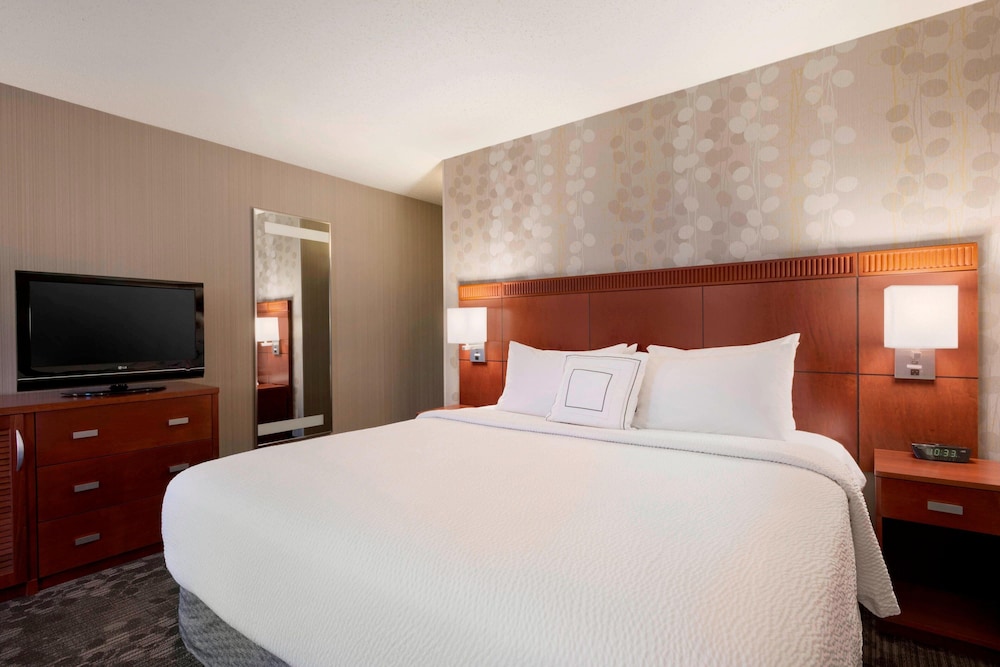 COURTYARD BY MARRIOTT AKRON FAIRLAWN 11/42