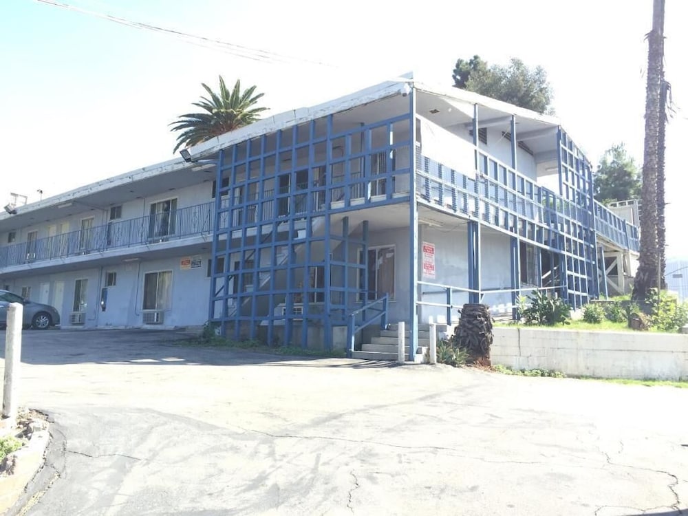 Holiday Lodge 12/57