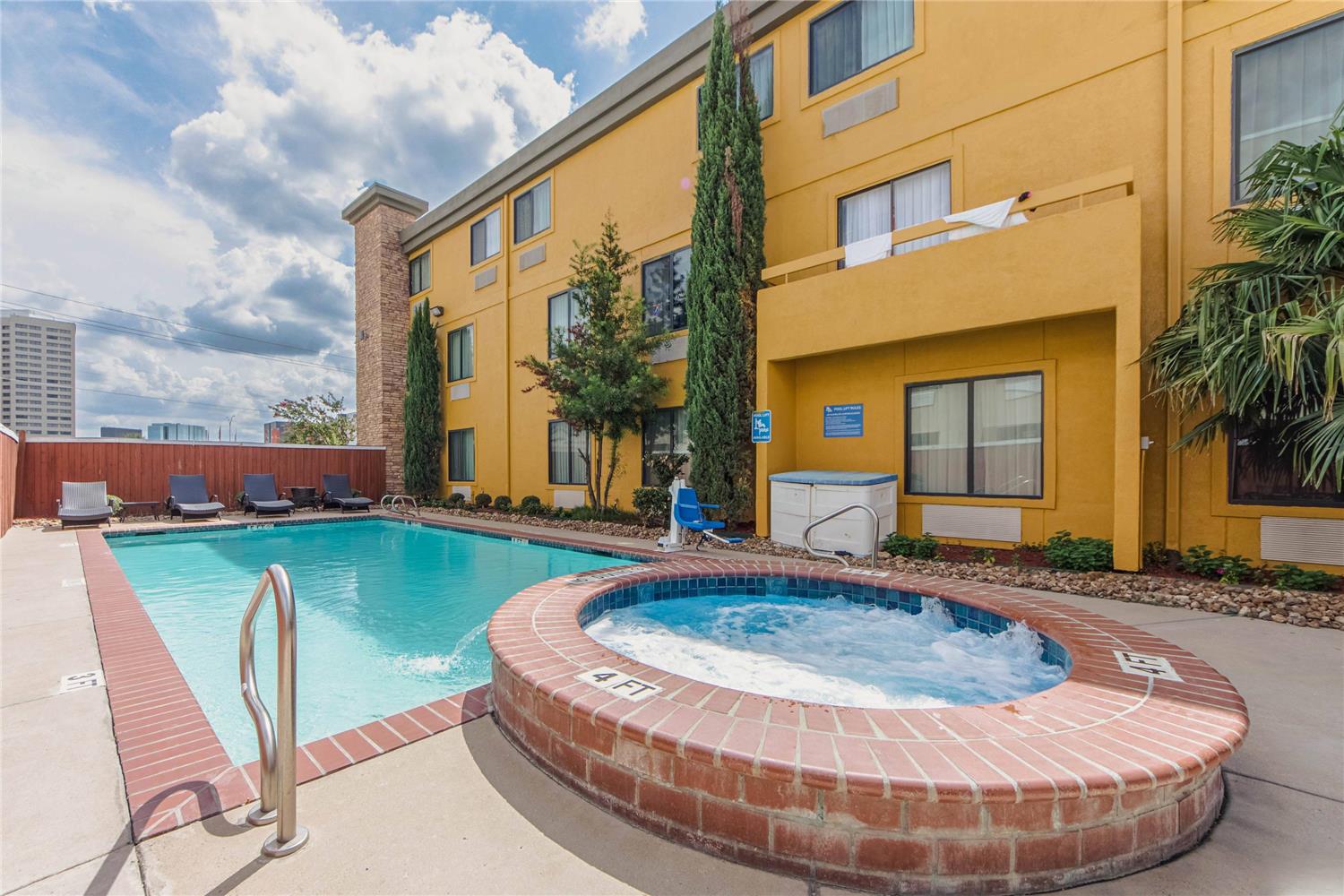 Comfort Inn Dallas Park Central 6/18