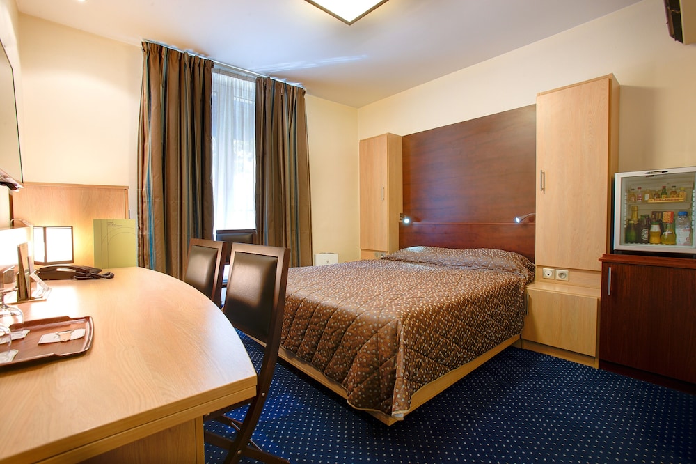 HOTEL TERMINUS MONTPARNASSE 27/63