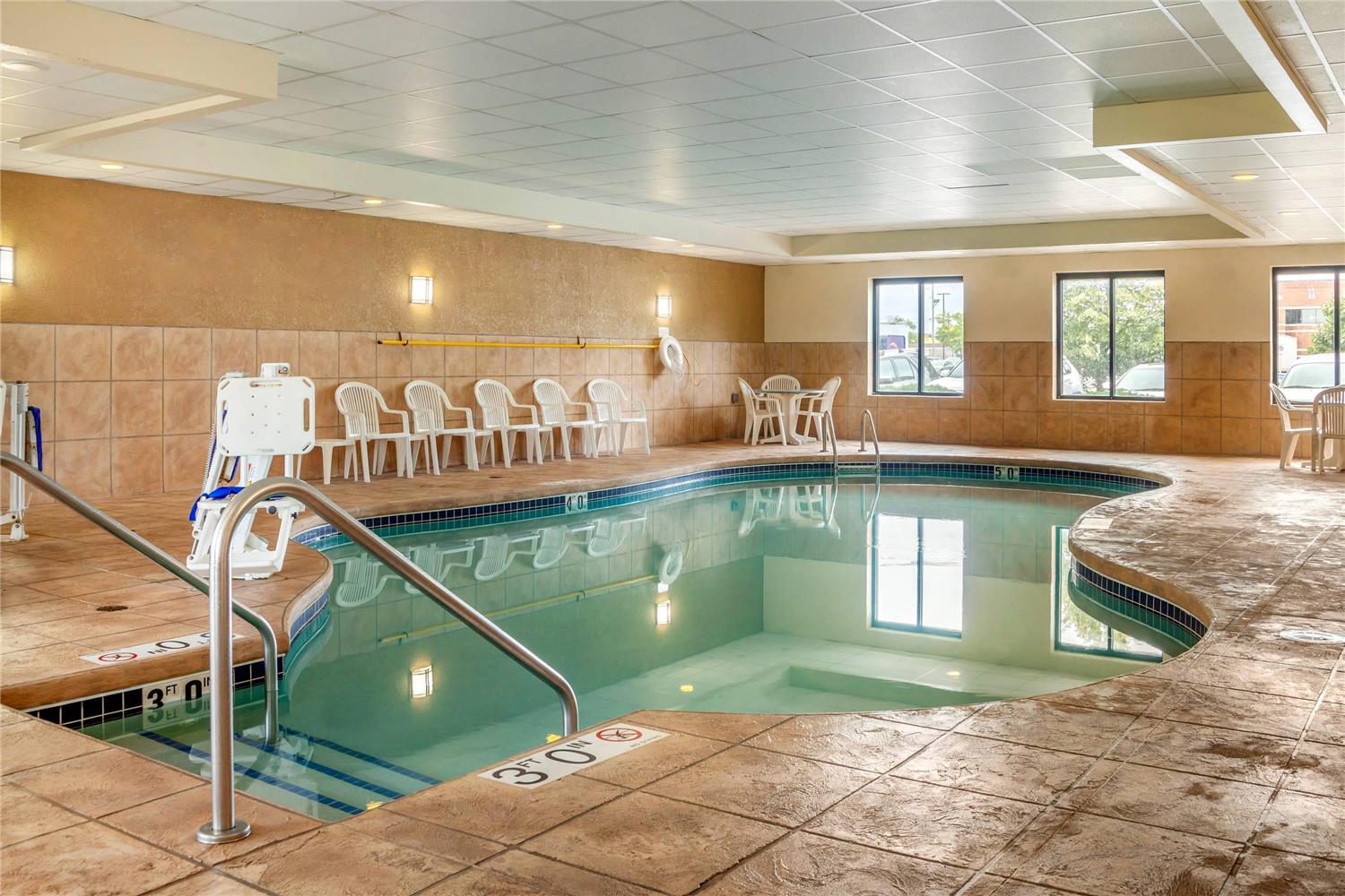 Sleep Inn and Suites Airport Milwaukee WI 19/38