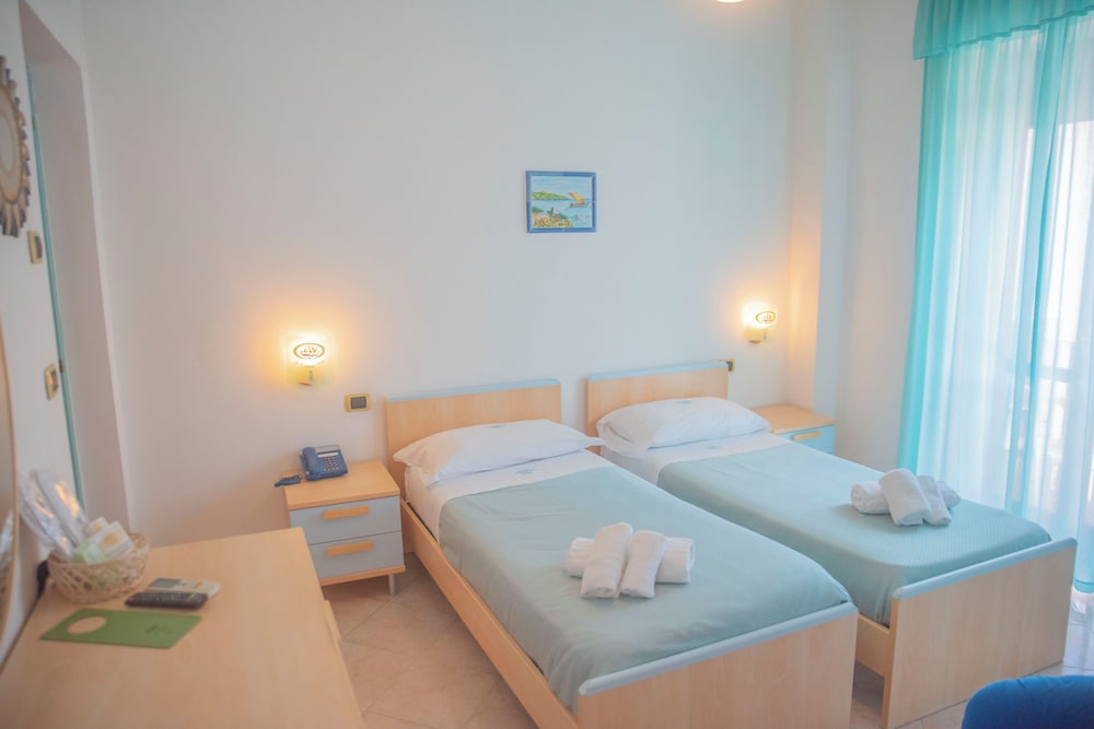 Tower, Standard, Twin Beds, Private Bathroom