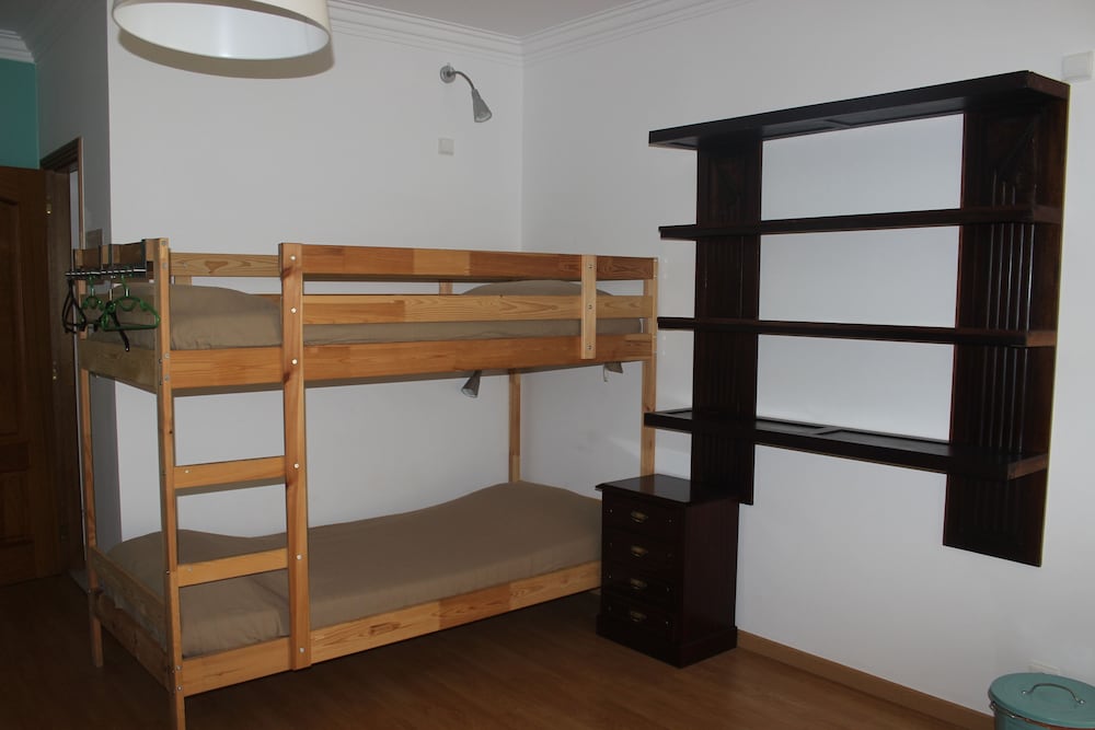 Ericeira Chill Hill Hostel & Private Rooms 8/50
