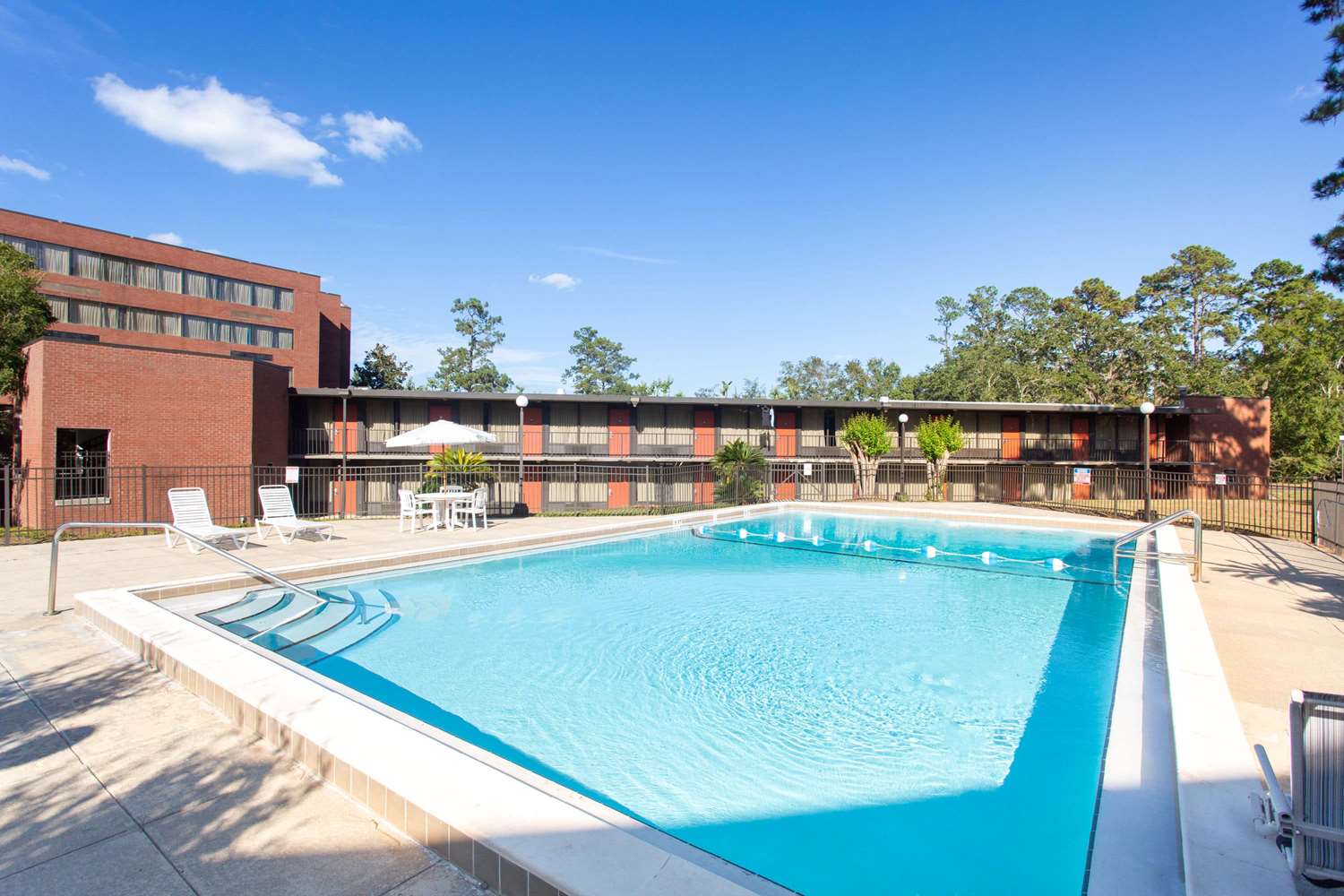 Days Inn Suites Tallahassee Conference Center I 10 Hotel 31/57