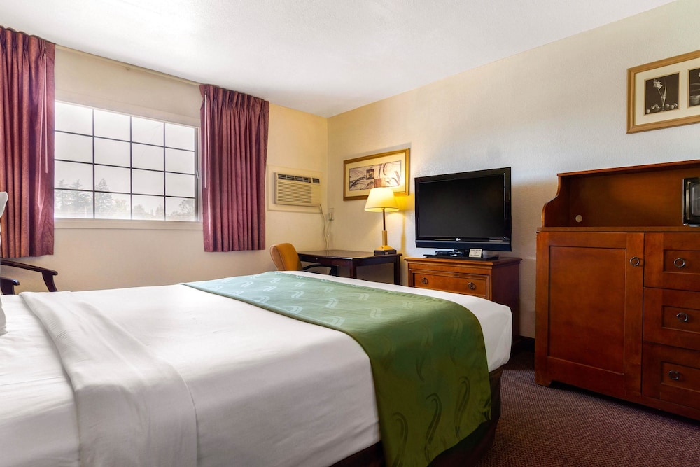 Rodeway Inn Auburn, CA 15/41
