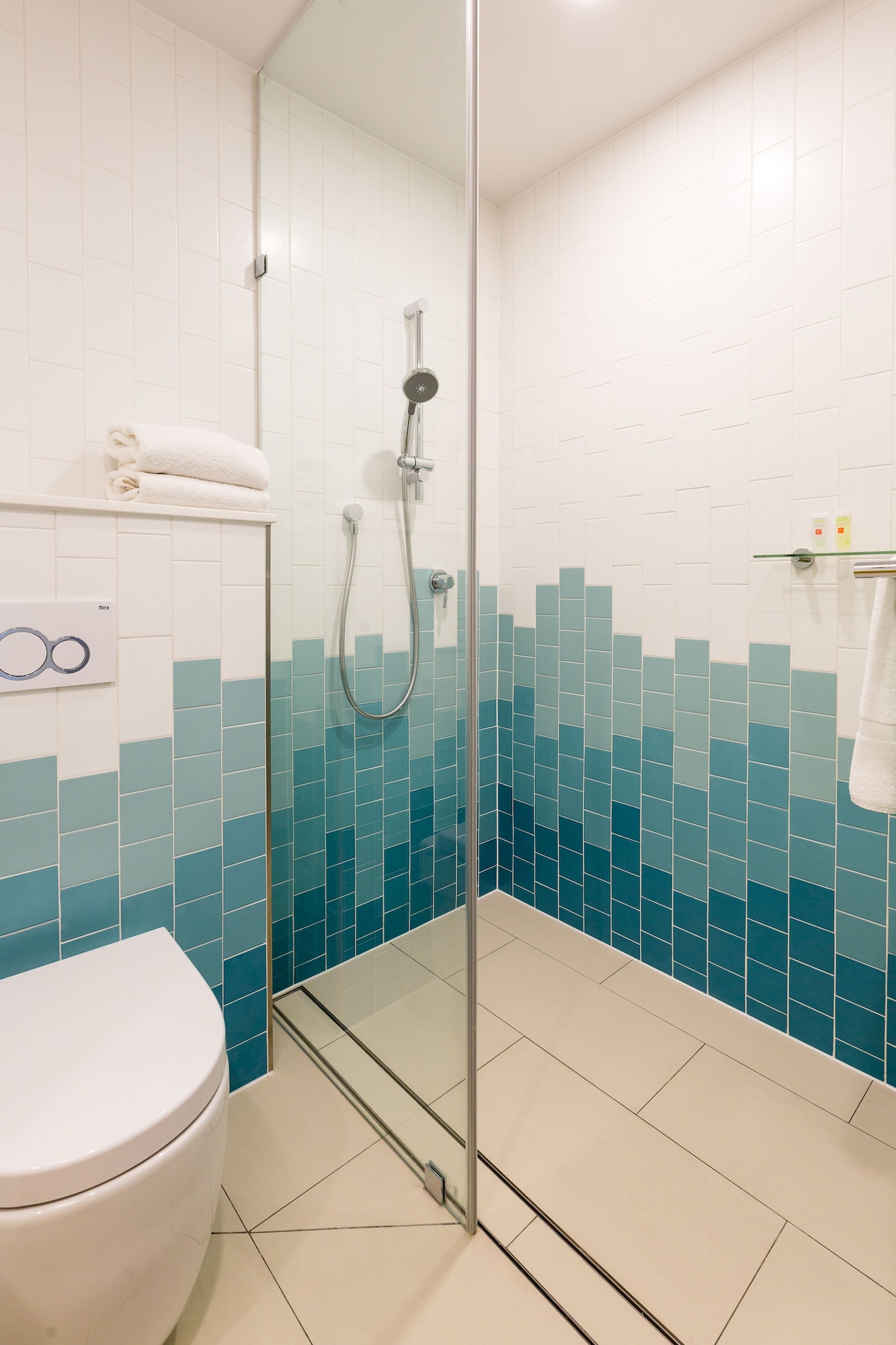 غرفة ديلوكس بسرير كينج بإطلالة على النهر، Ibis Styles East Perth 5/6