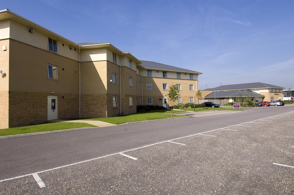 Premier Inn Gloucester Business Park 31/35