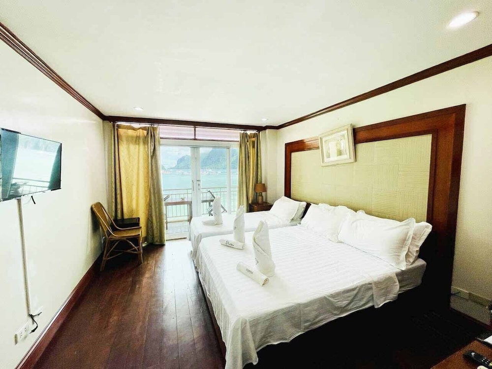 El Nido Beach Hotel 8/50
