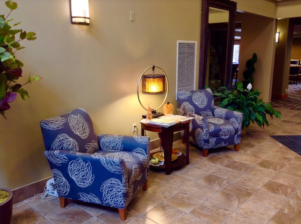Holiday Inn Express Hotel Suites Winner 47/74
