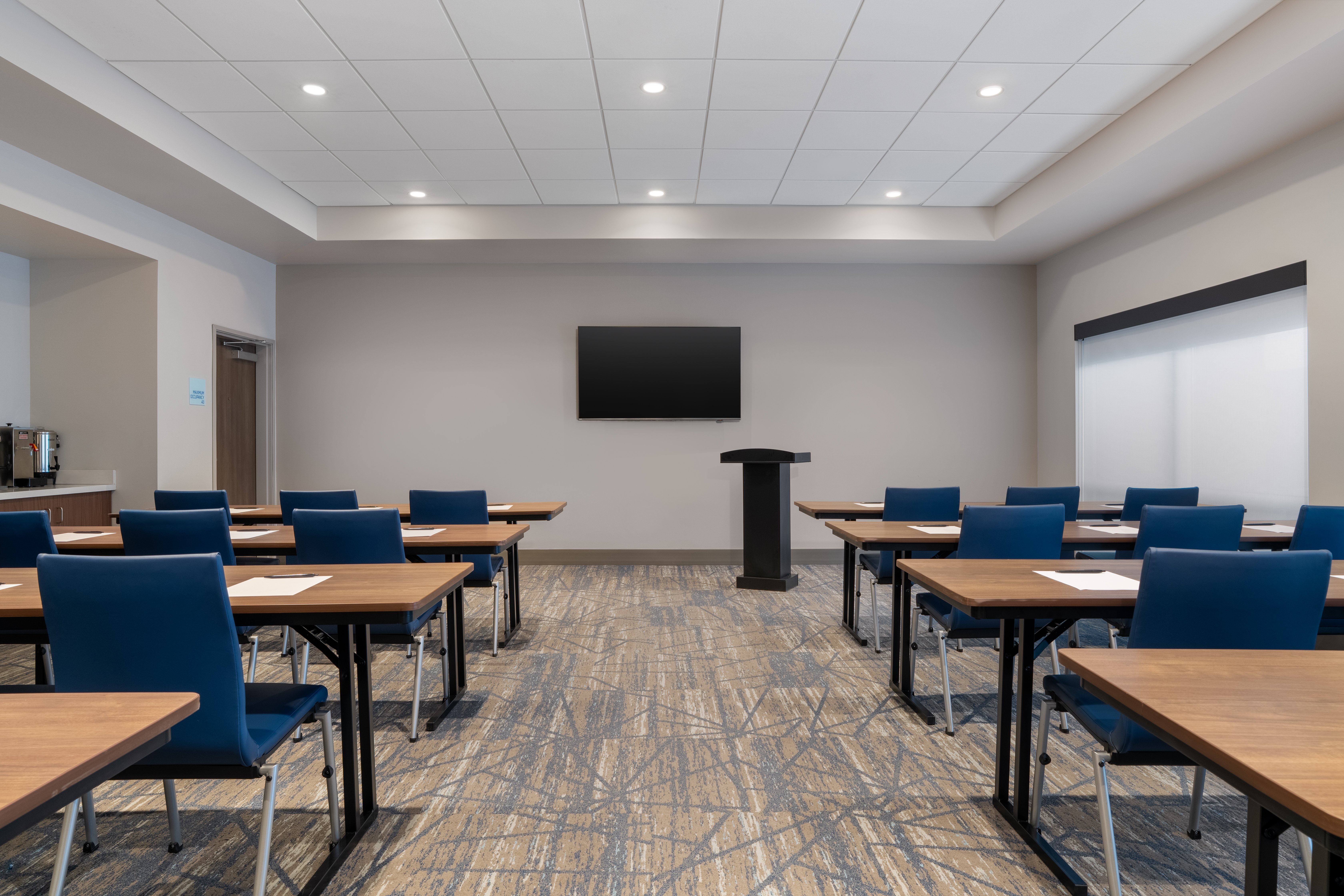 Holiday Inn Express and Suites Linden by IHG 49/55