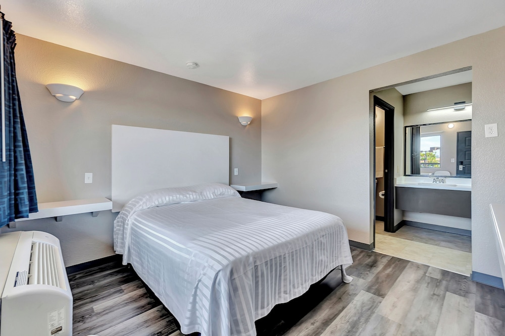 Morada Inn and Suites 32/55