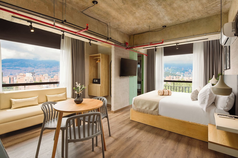 LUXURY, SUITE