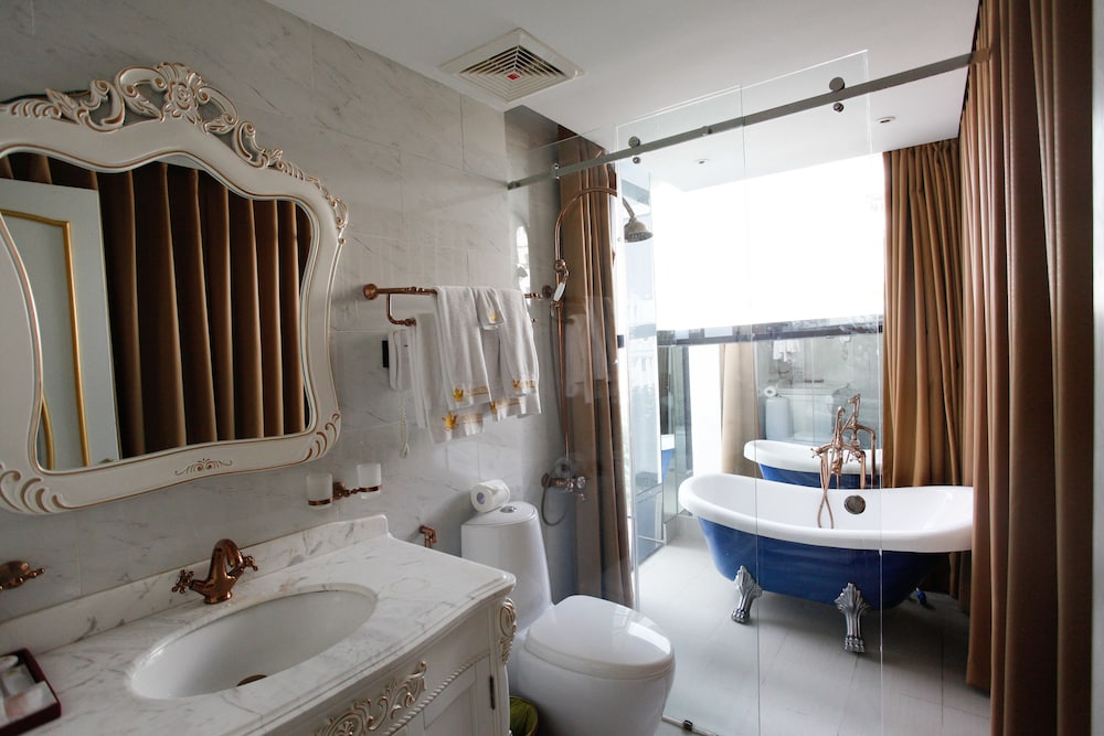 Hoang Trieu Hotel 48/49