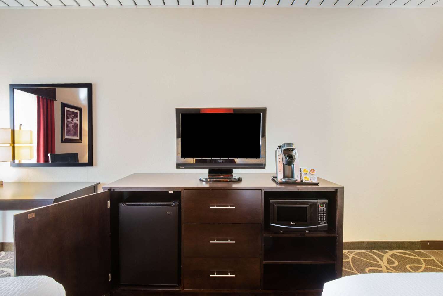 La Quinta Inn and Suites by Wyndham Elkview - Charleston NE 31/40