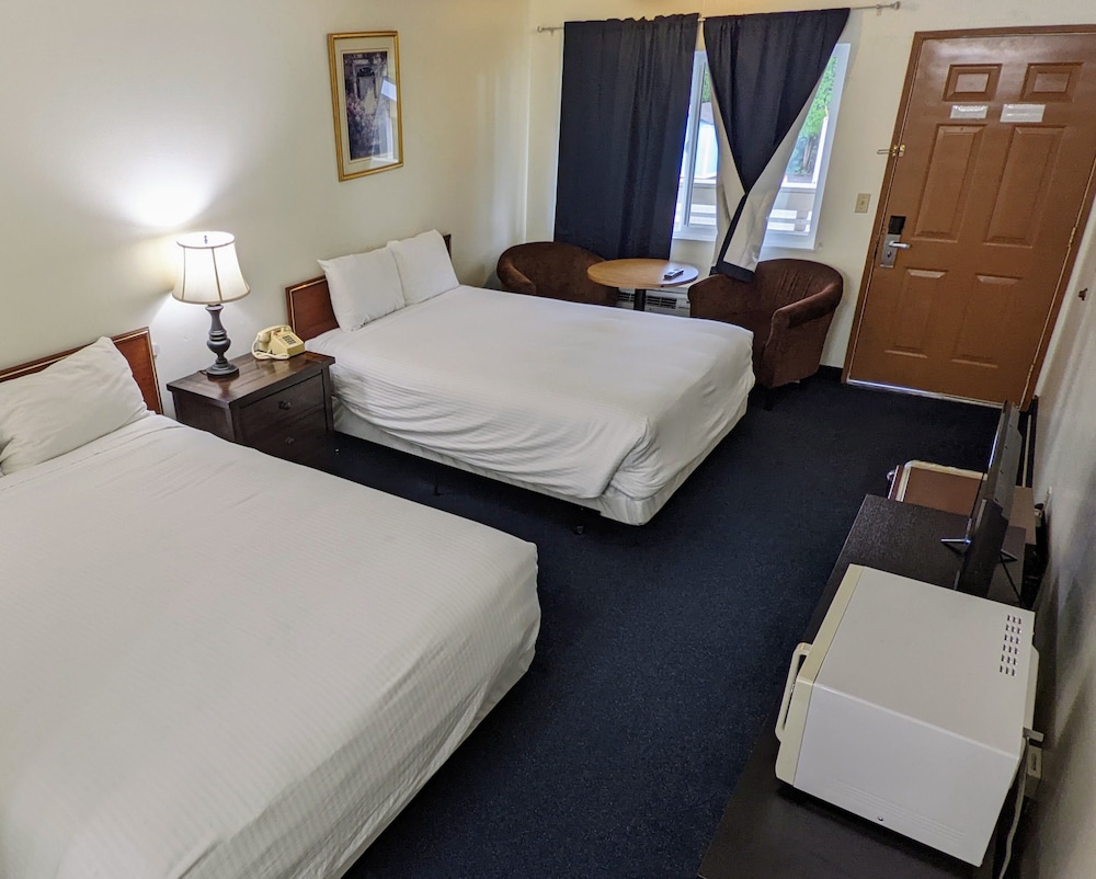Fairground Inn Monroe WA 12/50