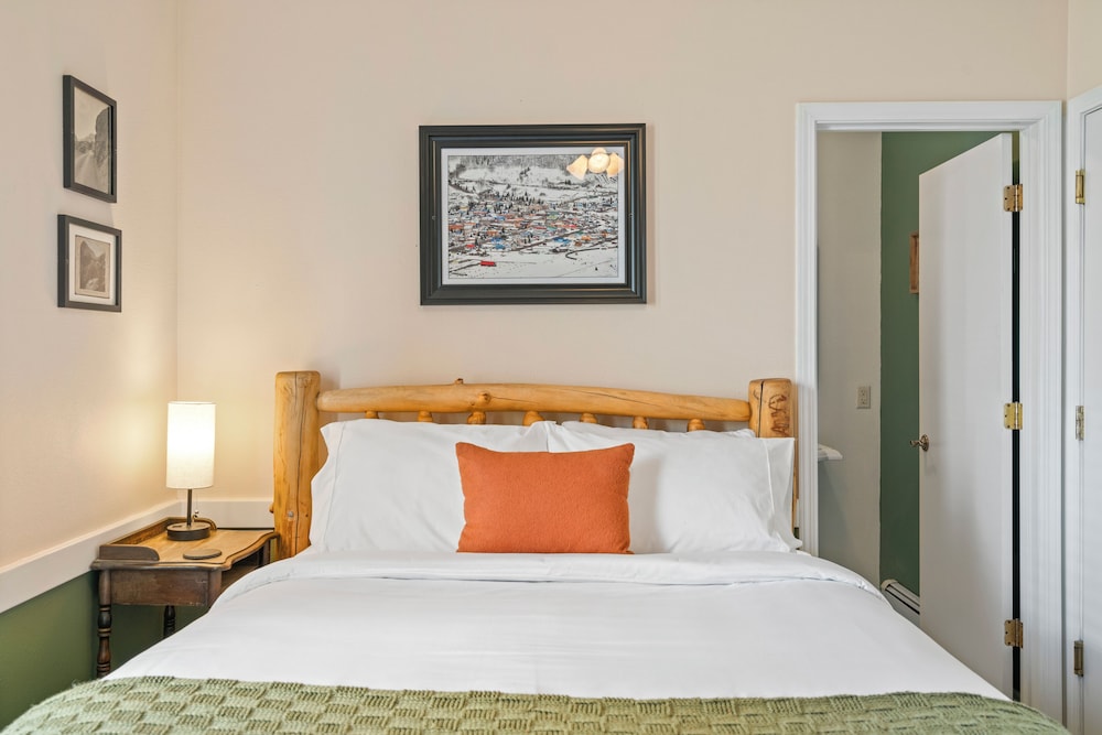 The Bent Elbow Hotel and Restaurant 15/40
