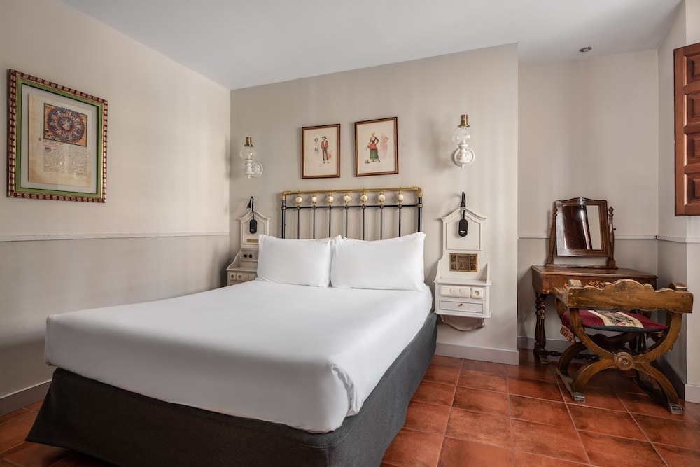 Family Suite, Double and Twin Beds
