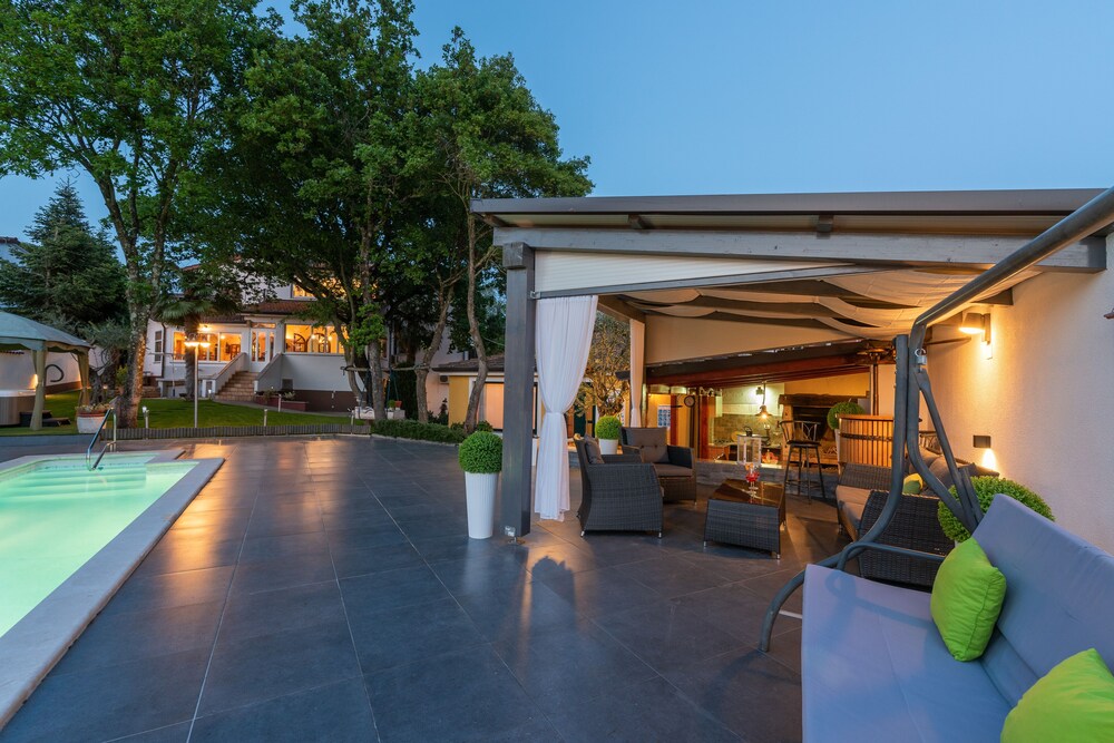 Felix Residence 5/50