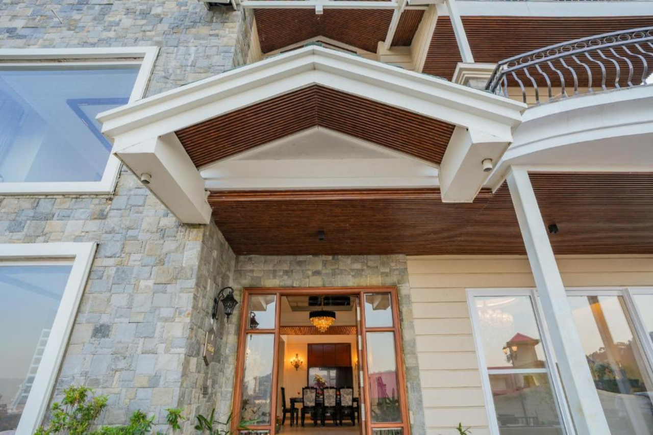ELIVAAS prive The Royce Daisy Ultra Luxe 4 BHK Villa With Pvt Pool Jacuzzi 360 Hill Views in KASAULI