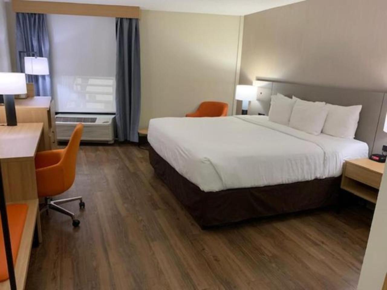 Room, King Bed, Stadium View