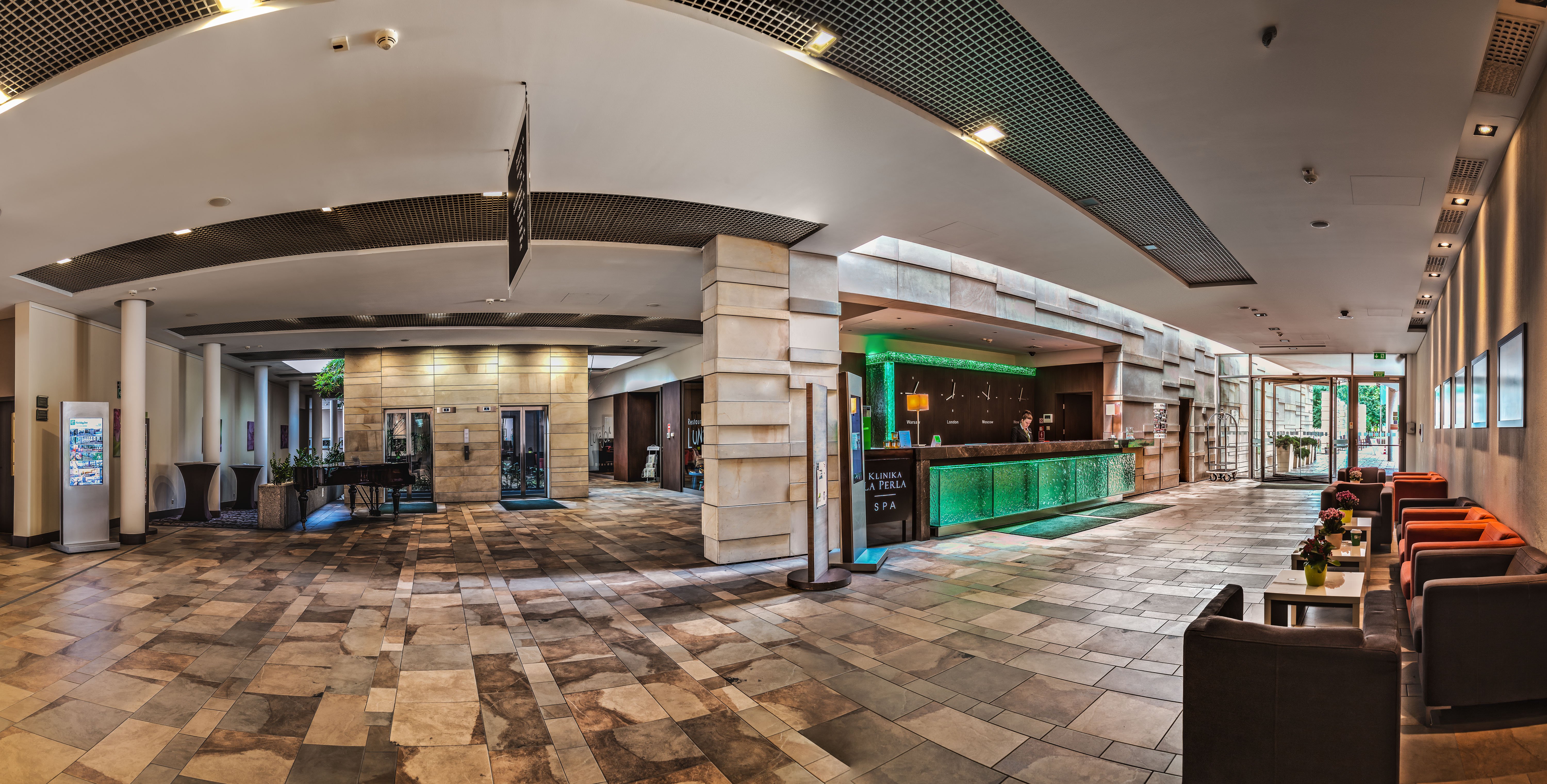 Holiday Inn Warsaw Jozefow 6/50