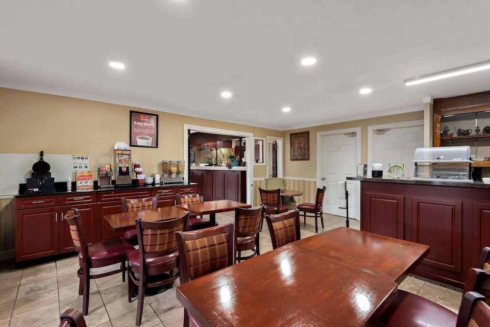 Econo Lodge Princess Anne 26/40