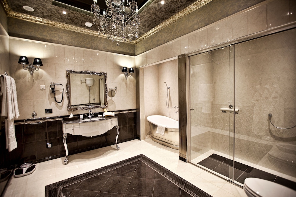 Multi Grand Hotel 66/68