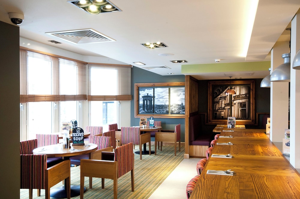Premier Inn Edinburgh City Centre (Princess Street) 36/45