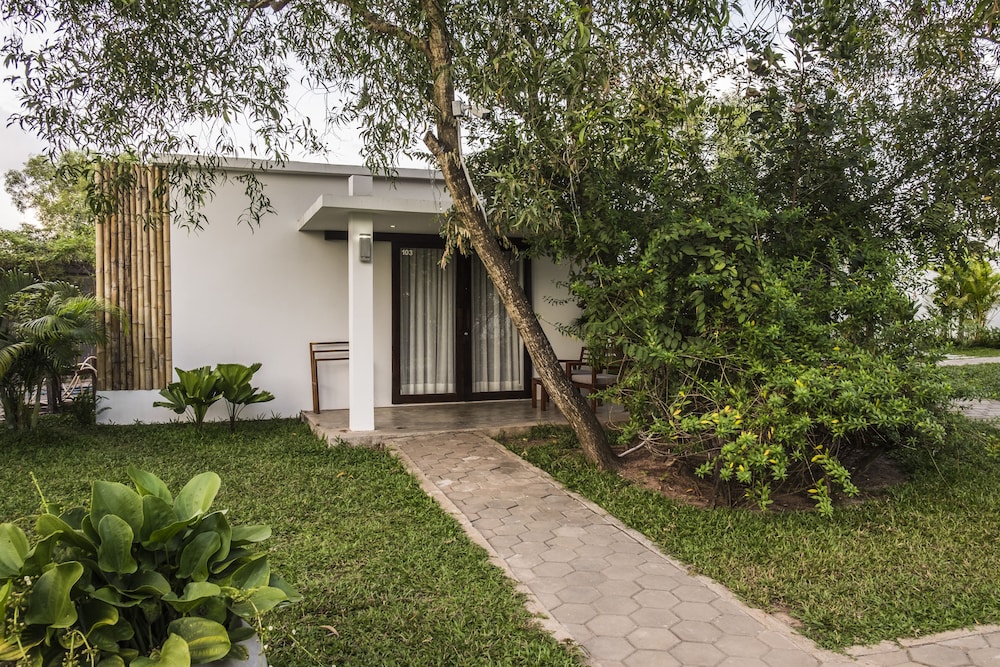 Sahaa Beach Resort 39/48