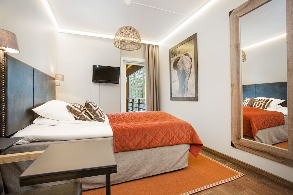 غرفة بسرير كوين وسرير بطابقين وسرير بطابقين، Dyreparken Safarihotell 4/10