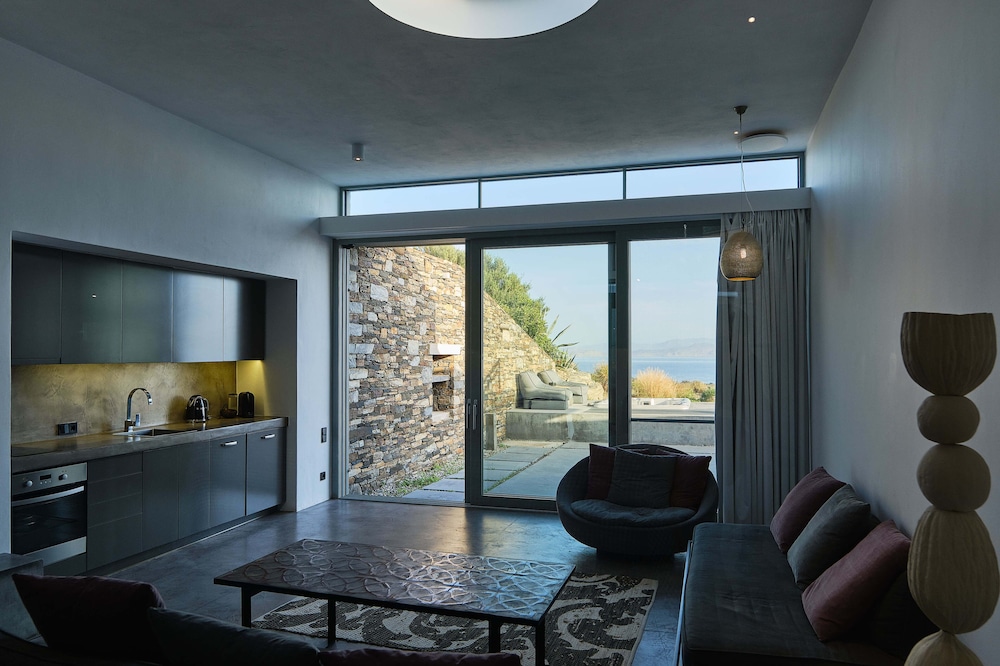 Hidden Retreats Kythera 25/50