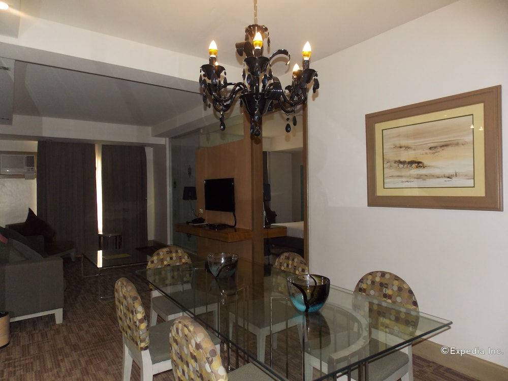 L'Fisher Hotel 28/50