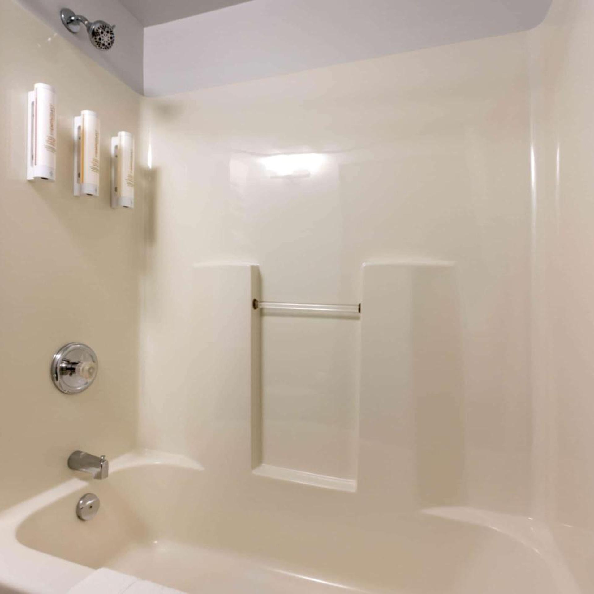 غرفة بزنس بسرير كوين مع أريكة، Super 8 by Wyndham Winnipeg West 10/10